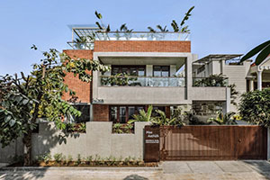 THE BOX HOUSE